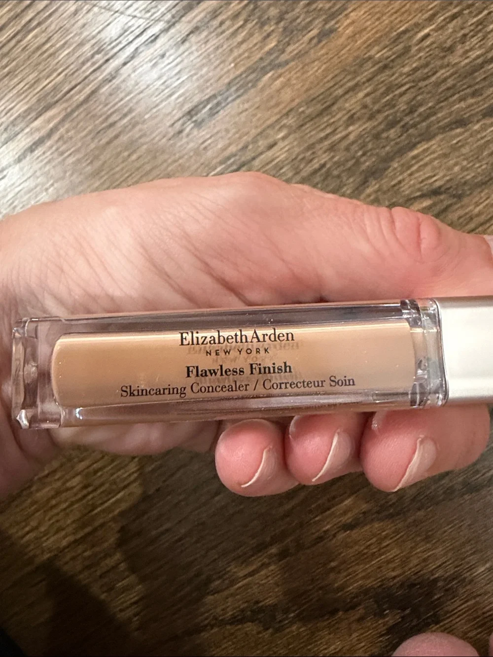 Elizabeth Arden Flawless Finish Skin caring Consealer 445
